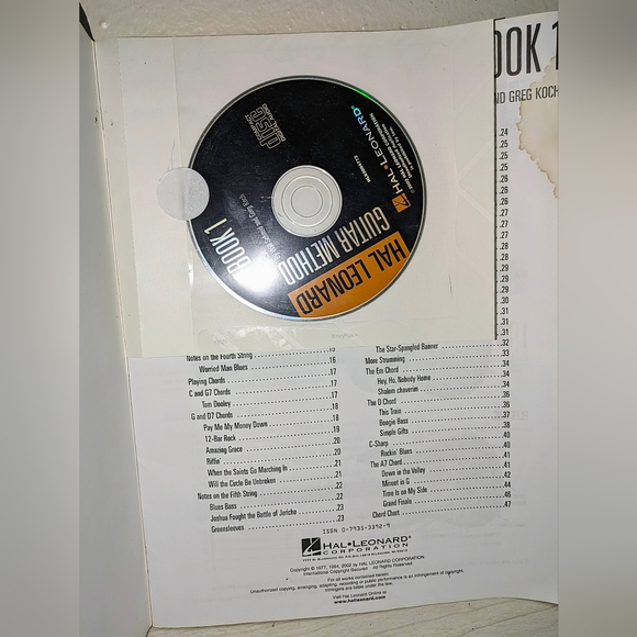 Hal Leonard Guitar Method Book 1 | Beginnerโs Guitar Guide with CD ๐ธ๐ถ - Picture 2 of 4